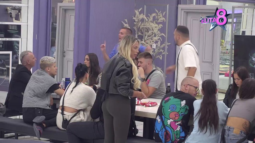 Anđela ostala kao list na vetru: Okrenuo joj leđa poslednji prijatelj, pa zauzeo potpuno Sofijinu stranu! (VIDEO)