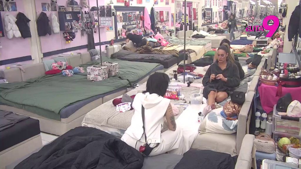 Ja sam zbog ovakvih prebačaja dobila batine, bila sam izopačena: Mina Vrbaški se slomila zbog Vitkrovog ponašanja, plače kao kiša (VIDEO)