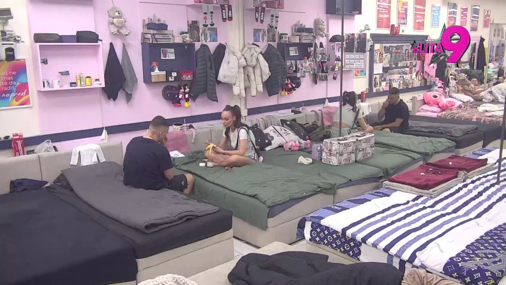 Gadiš mi se, nikad me nećeš imati: Teodora saznala da je Bebica pio sok, pa ga šutnula! (VIDEO)