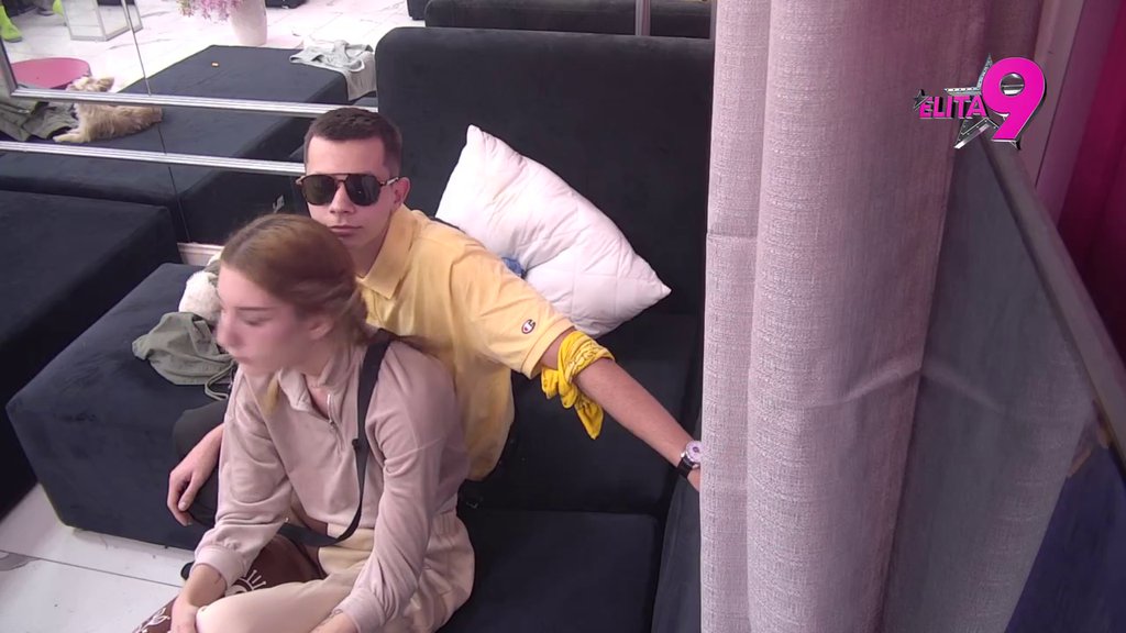 PROMENILA SVE BOJE: Hana i Asmin udruženim snagama OPLELI PO SITI, Aneli u šoku (VIDEO)