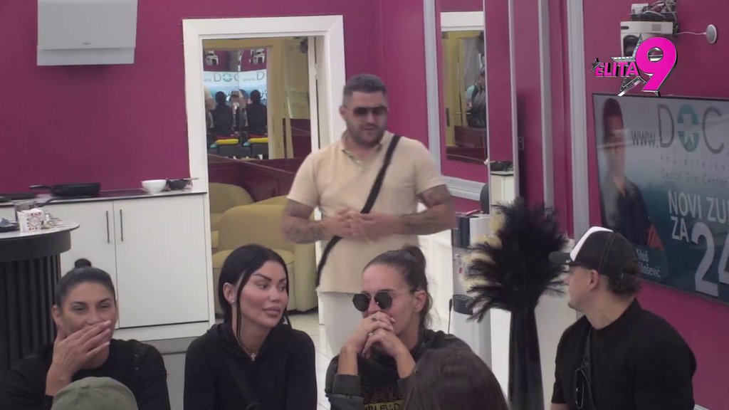 Takmičari umiru od smeha: Asmin ponovo prepričao dogodovštine iz Grofičine kuće! (VIDEO)