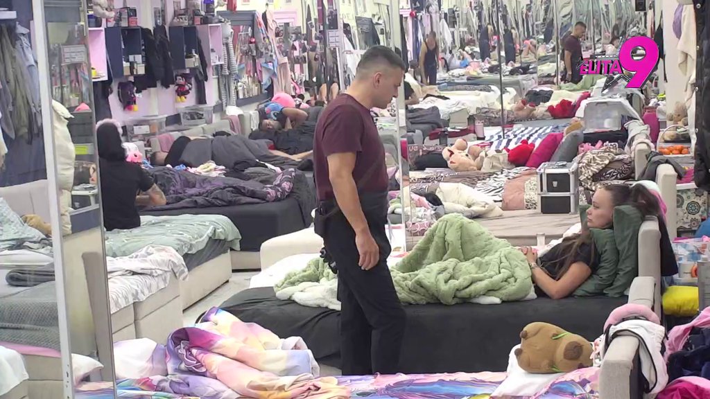 AKO MU SADA NIJE JASNO, NEĆE BITI NIKADA: Teodora ponovo Bebici stavila do znanja da je ne zanima, on odbija da prizna to (VIDEO)