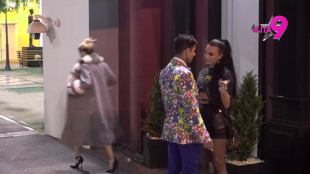 Glumi nedodirljivu, ali uzalud: Anita progutala Đukiću sva poniženja i dopustila da je liže po vratu! (VIDEO)