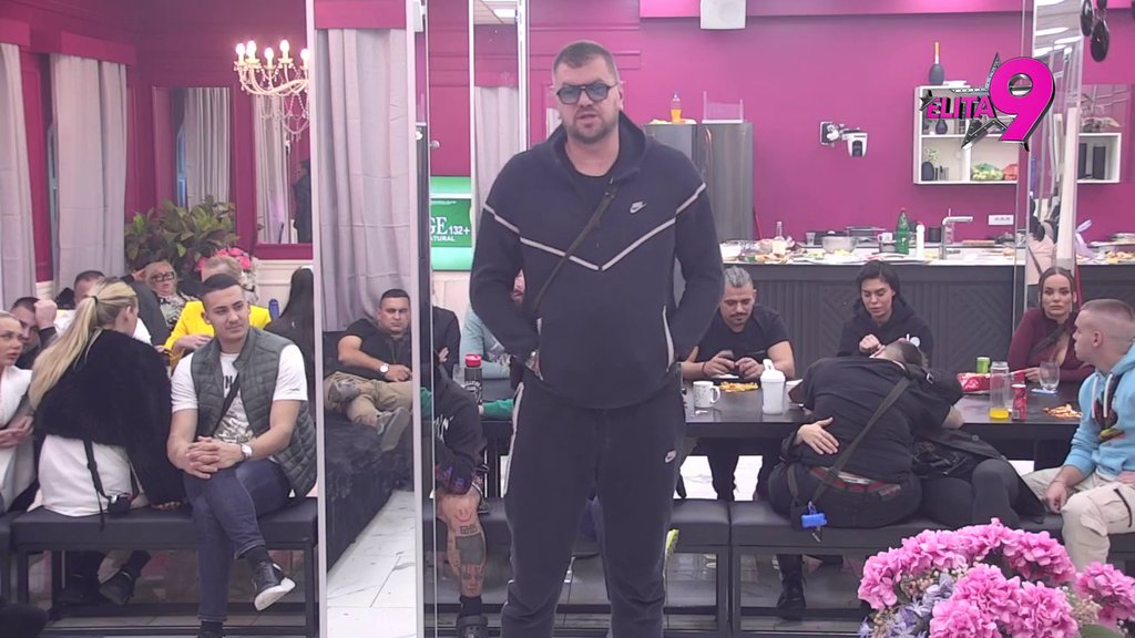 Na osnovu čega je govorio da bi jedino s njom bio u vezi?! Aneli i Janjuš zajedničkim snagama obrisali patos Teodorom, Santana raskrinkao sve (VIDEO)