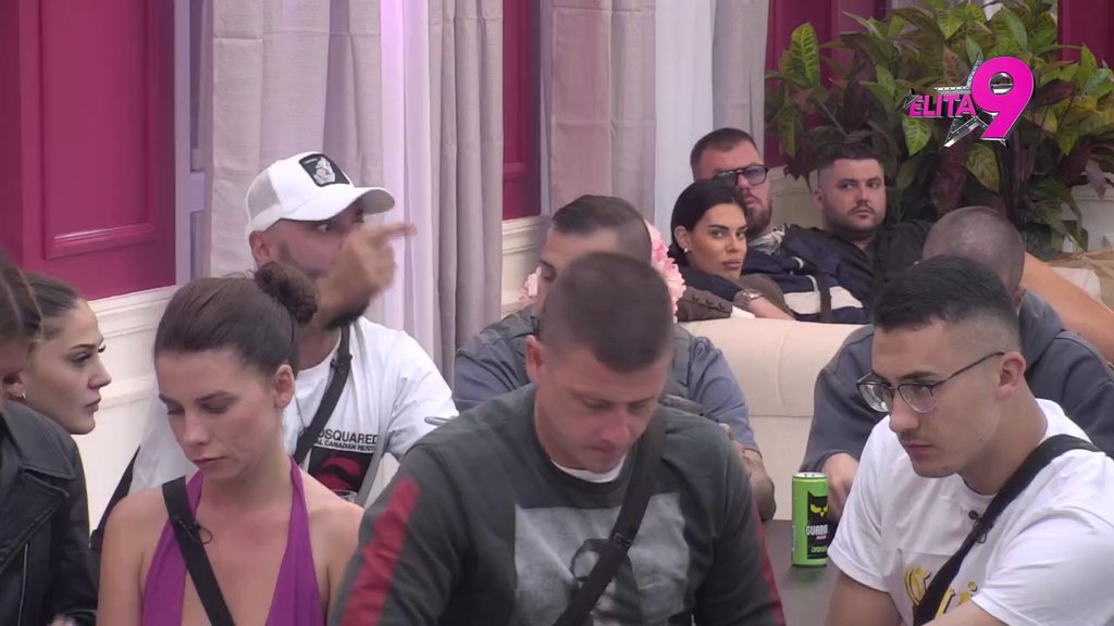 PUČE PRIJATELJSTVO: Mića napao Anđela, on kao nikad zarežao na njega! Ovo niko nije očekivao (VIDEO)
