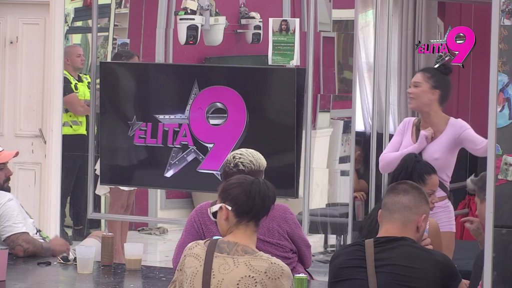 Slepi Mića Ahmić, brisala sam pod s njim! Stanija priznala da se poljubila sa Kristijanom, Mića povileneo: Konačno priznala da je LJUBAVNICA! (VIDEO)