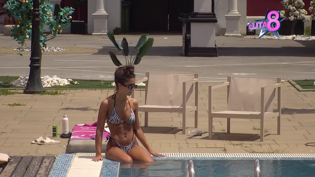 TOPI TUGU NA SUNCU! Anđela se izdvojila od ostalih učesnika, pa pronašla način kako da skrene misli sa Gastoza! (VIDEO)