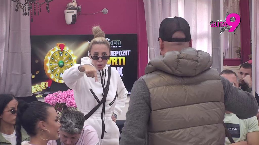 OBJAVILA MU HLADAN RAT: Aneli Ahmić poručila Luki da će ga navući na TANAK LED zbog Anite: IZIGRAO SI ME! (VIDEO)