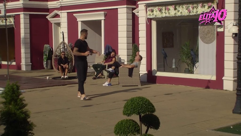 Videću da i sa njom imam odnose! Osmakčić rešio da PRIVEDE Aneli, već je zove svojom verenicom (VIDEO)