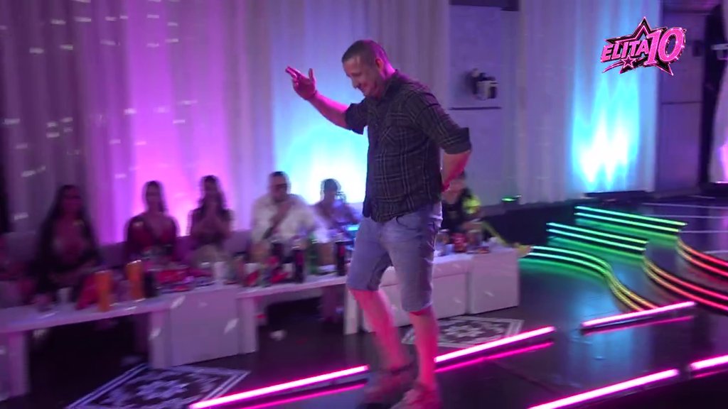 Podigao atmosferu među učesnicima: Milan Popov zaigrao uz pesmu svoje majke Stoje, takmičari u transu! (VIDEO)
