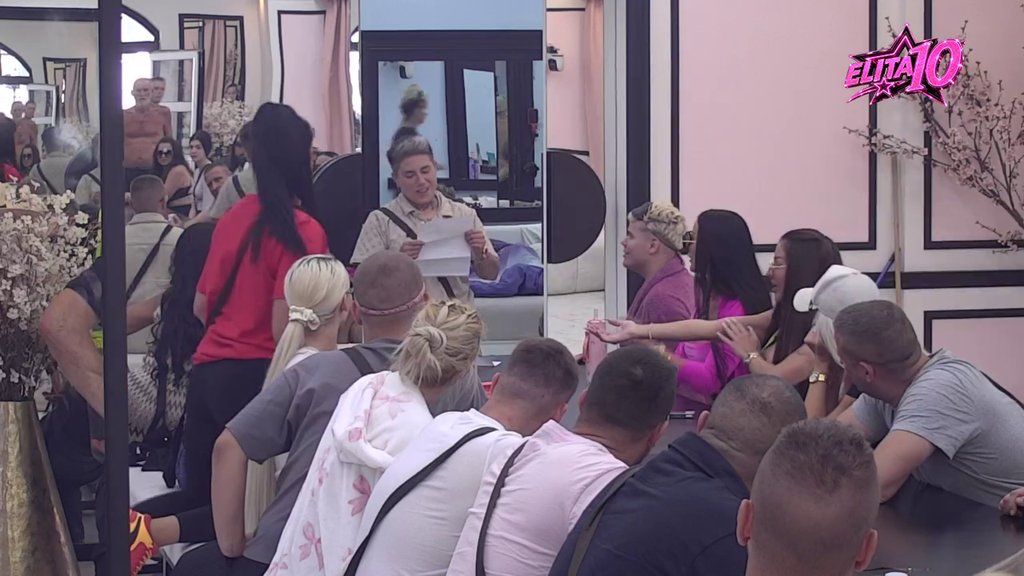 Nova tura obračuna Janjuša i Marinkovića! Obezbeđenje ih razdvajalo, a sada su nastavili sukob za crnim stolom, ORI SE SVE (VIDEO)
