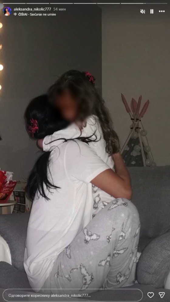 Da se naježiš! Emotivna objava Aleksandre Nikolić s ćerkom raznežila mnoge, ove reči KIDAJU DUŠU (FOTO)