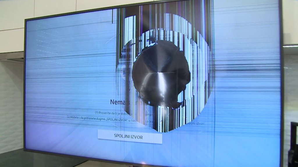 Otkriveni svi detalji njihove svađe: Matorina sestra progovorila o demoliranom stanu Tomićeve nakon svađe sa Stefani, pa pokazala slomljeni TELEVIZOR (VIDEO)