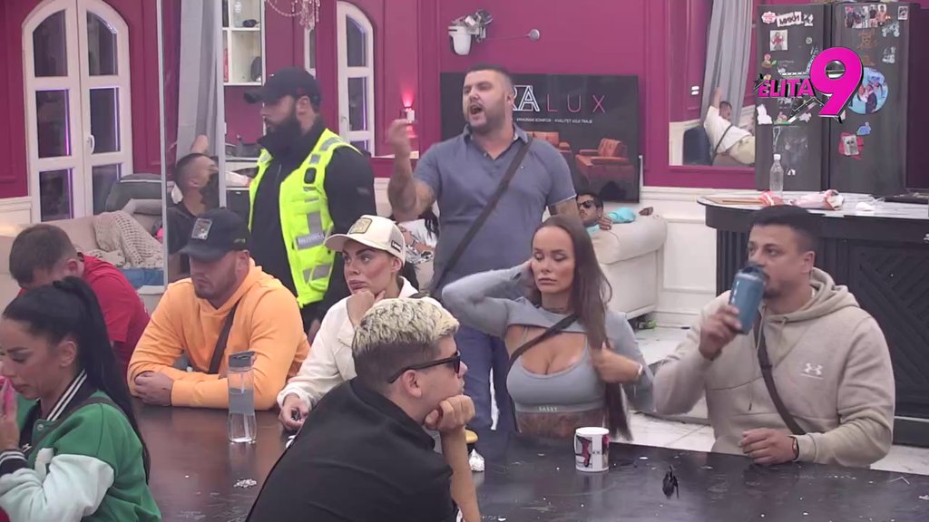 OBEZBEĐENJE NAPRAVILO ŽIVI ZID! Matora i Asmin ušli u brutalan klinč, od uvreda koje su izgovorili učesnici ostali ZATEČENI! (VIDEO)