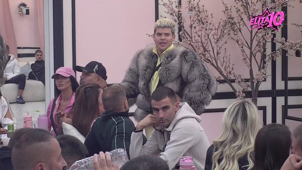 Učesnicima popadale vilice! Videli snimak kako Sanja tera Uroša da razdvaja Marka i Lauru, Dača ih urnisao: Monstrumi, gazite po svojim porodicama (VIDEO)