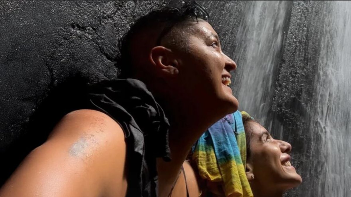 Jovana Pajić golih grudi pored Marije Šerifović: Pogledajte fotku koja je zapalila mreže (FOTO)