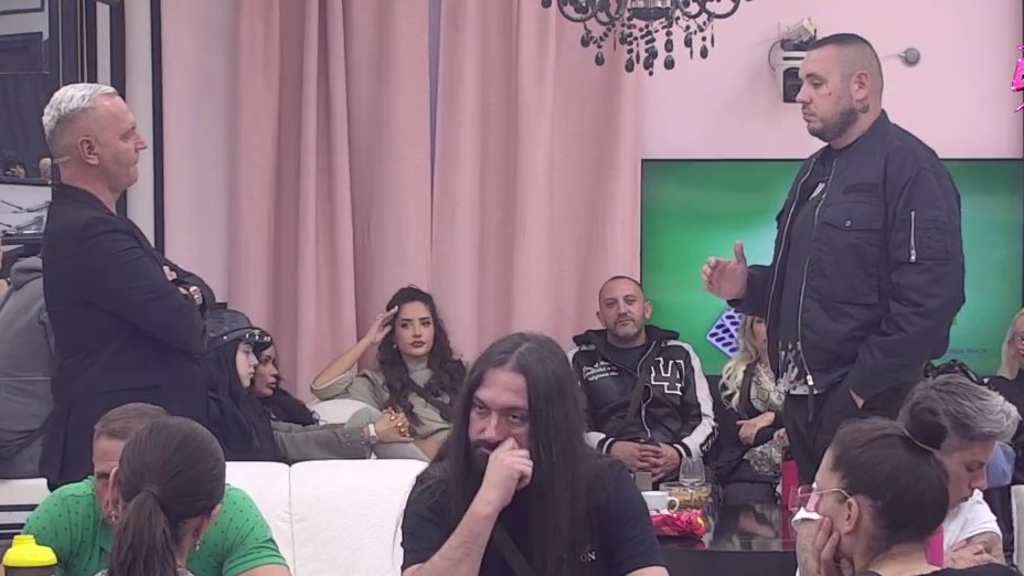 IZGLEDA DA MI JE PODMETNULA ČORBU! Filip Car ozvaničio vezu sa Aneli, pa stavio tačku na prijateljstvo sa Janjušem (VIDEO)
