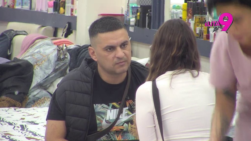 Napolju će da ti... Teodora PRETI Bebici: Ne možeš da upravljaš mojim životom! (VIDEO)