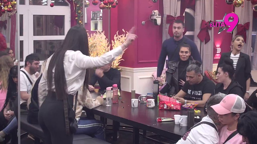 Vrteo sam ti br*davice u krug: Viktor ukanalio Dušicu za sva vremena, ona se guši u sopstvenim lažima! (VIDEO)