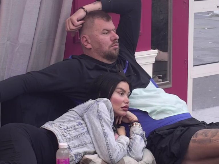 Bauštelac i loš čovek, a Vanja... Žana Omnia ponovo udarila na bivšu drugaricu, pa stala uz Kačavendu u ratu protiv Alibabe