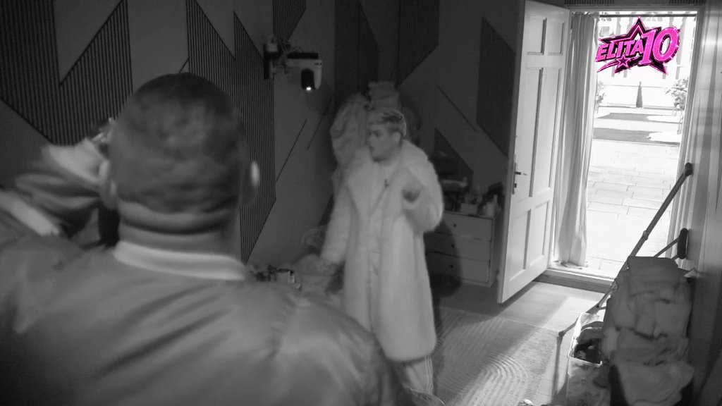 Zato se i druži sa tobom jer je šifra: Uroš pokušava da pronađe kompromis sa Aneli i Carem, raščivijali odnos! (VIDEO)
