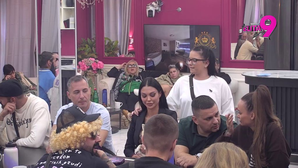 Skakala je dva puta iz aviona - Jednom na Hirošimu, drugi put na Nagasaki: Luks nahvalio Maju Marinković, Vanja Prodanović ponizila Aneli: Nema kapacitete da ti uzvrati poštovanje i lojalnost (VIDEO)