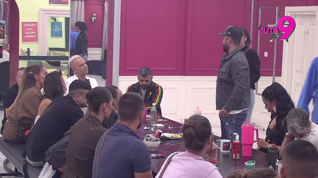Hana Duvnjak na stubu srama! Zaboravila Asminove uvrede i glumila mu potrčka, Maja stala u njenu odbranu (VIDEO)