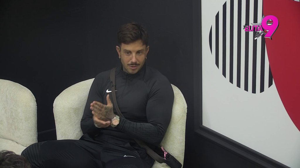 Ništa to ne znači, i ja sam bio veren: Đukić se osvrnuo na Bebičinu i Teodorinu veridbu, primetio da je ona PUNA STRAHOVA, pa priznao: Mnogo mi je čudno da svi lažu, samo Aneli ne! (VIDEO)