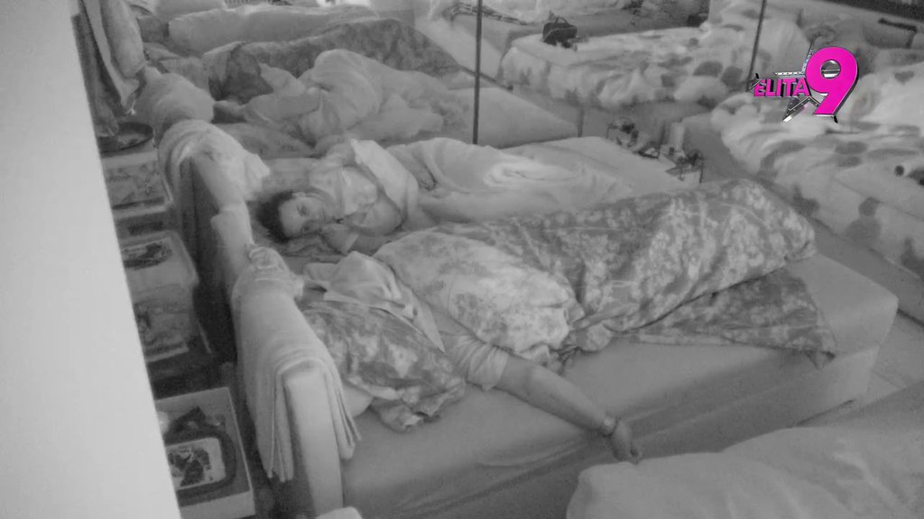 Ne mogu da pređem preko ovoga, jače je od mene: Teodora ne prestaje da šokira ponašanjem, Bebica joj sasuo sve u lice (VIDEO)