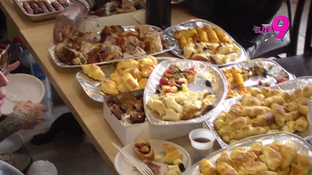 BOGATA GOZBA! Učesnici se oduševili kad su videli TRPEZU na Anđelovom rošendanu! Ića i pića na PRETEK! (VIDEO)