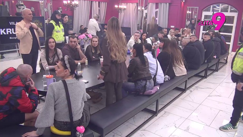 Pa ovo nema nigde! Aneli se ne zaustavlja u svojim morbidnostima, Stanić skočio kao oparen: Sram te bilo, pretiš deci od 20 i nešto godina (VIDEO)