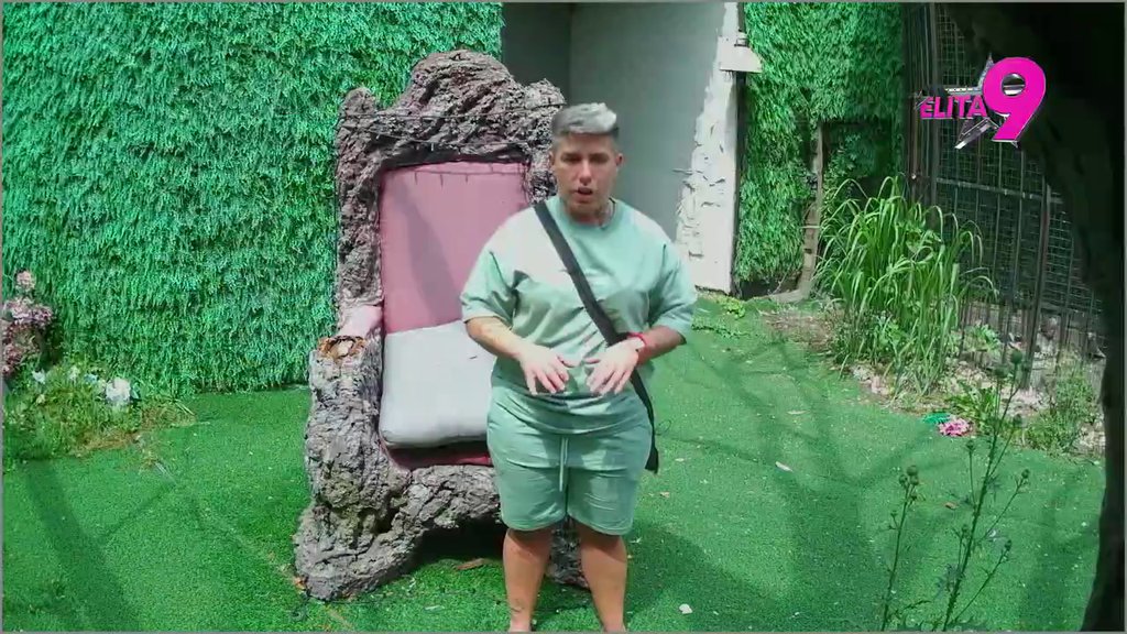 DELUJE MI KAO DA NE ŽELE DA REŠE PROBLEM: Matora uverena da Aneli i Asmin pokušavaju da NASAMARE jedno drugo, oplela po Durdžićevoj vezi sa Majom: TU NEMA LJUBAVI! (VIDEO)