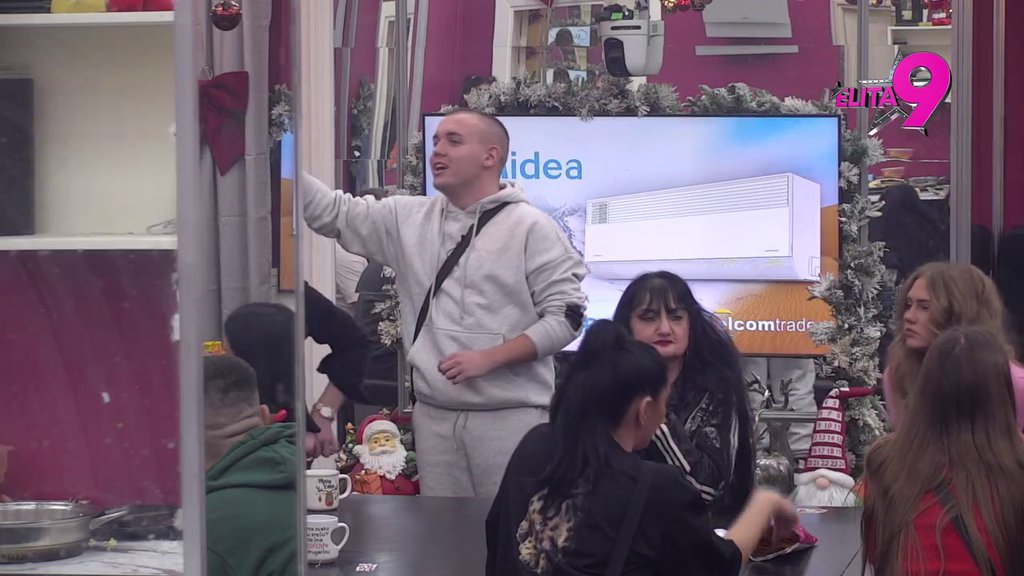 Kakav blam! Dušica na stubu srama jer je Janjuš pipkao za zadnjicu, Dača progovorio: Asmin je pobesneo jer... (VIDEO)