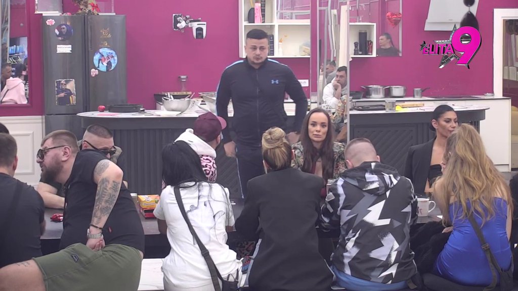 Brutalna vređalica: Terza žestoko isprozivao Aneli i zakucao je za dno, ona kipti od besa! (VIDEO)