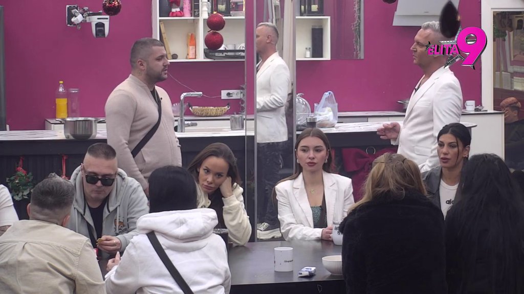 Ličio mi je na Božić patuljka, on je jedna pi*ka: Asmin izvređao Karića kao nikada, Dača sve raskrinkao: On je spojio Sofi i Luku, pa je zvao da dođe kod nje (VIDEO)