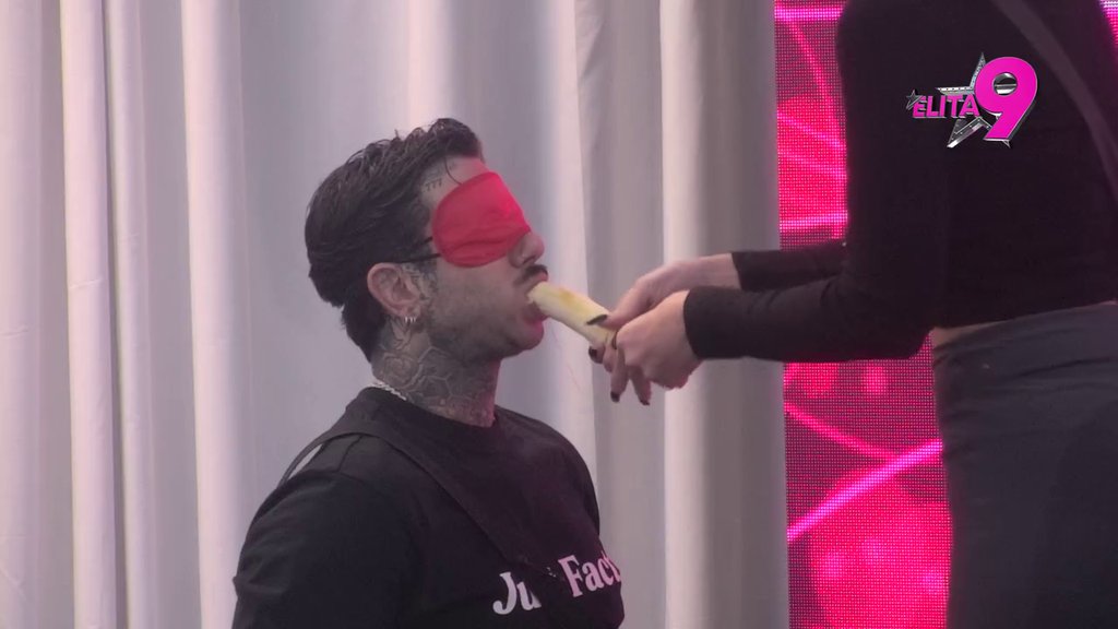 Ljubavi, gutaj ga: Uroš Stanić u transu! Sve vreme vrišti od smeha dok gleda Boru kako jede bananu! (VIDEO)