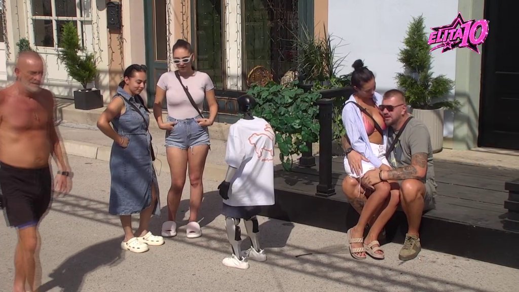 Prešao sa reči na dela! Janjuš IZLJUBIO Lauru PO GRUDIMA, ona se nije bunila! Ljubav puca (VIDEO)