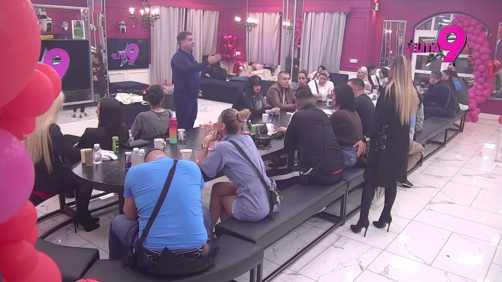 UBIJAŠ JOJ PSIHU: Dragana zarežala na Viktora zbog Mine, učesnici MAHOM tvrde da joj je u potpunosti srozao samopouzdanje! (VIDEO)