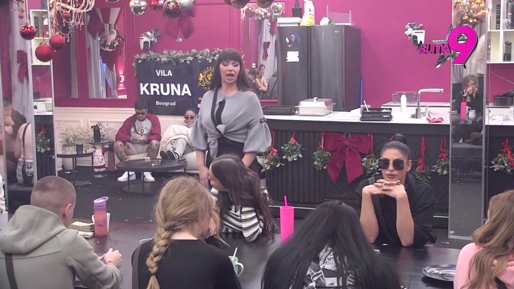 Baš smaraš, ne volim tvoja izlaganja! Viktor pokazao ČVRST STAV, malim budžetima razdrmao Belu kuću! (VIDEO)