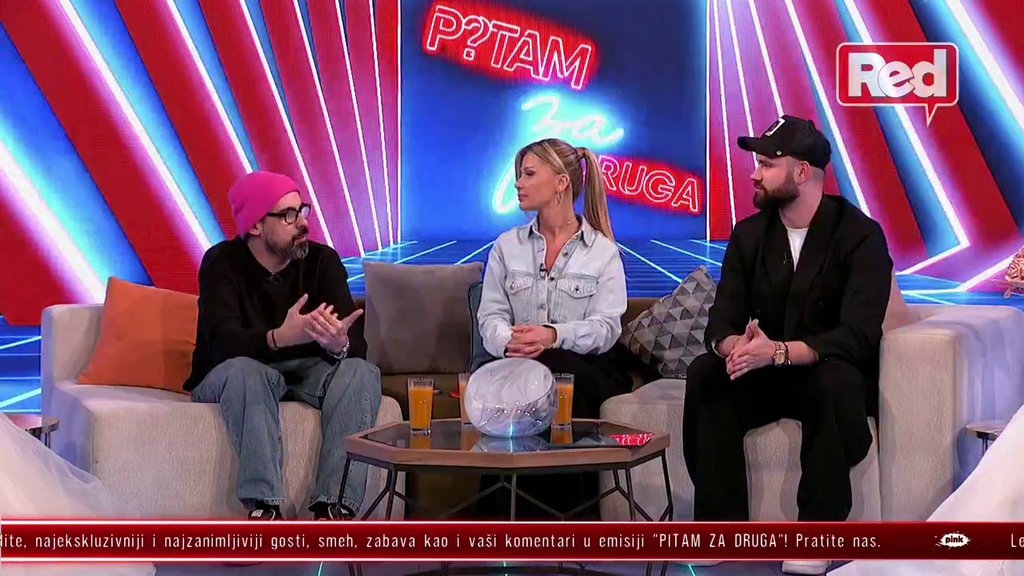 Ona čeka ulazak... Bivša zadrugarka shvatila zašto nije došlo do poljupca između Maje i Asmina, a evo šta kaže za Janjuša! (VIDEO)