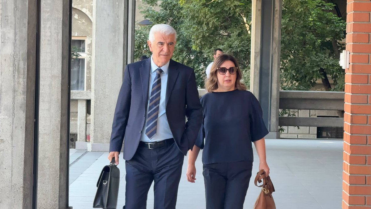RODITELJI DEČAKA UBICE SU LOŠI GLUMCI! Otac ubijene devojčice: Nisu plakali nad slikama streljane dece, a sada u sudnici… (FOTO)