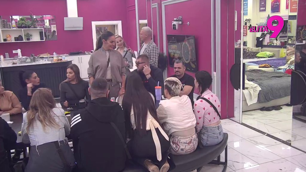 Gledam i uživam: Matora likuje Anitinom sunovratu! Aneli jedva dočekala da potkači Janjuša, pa dobila povratnu! (VIDEO)