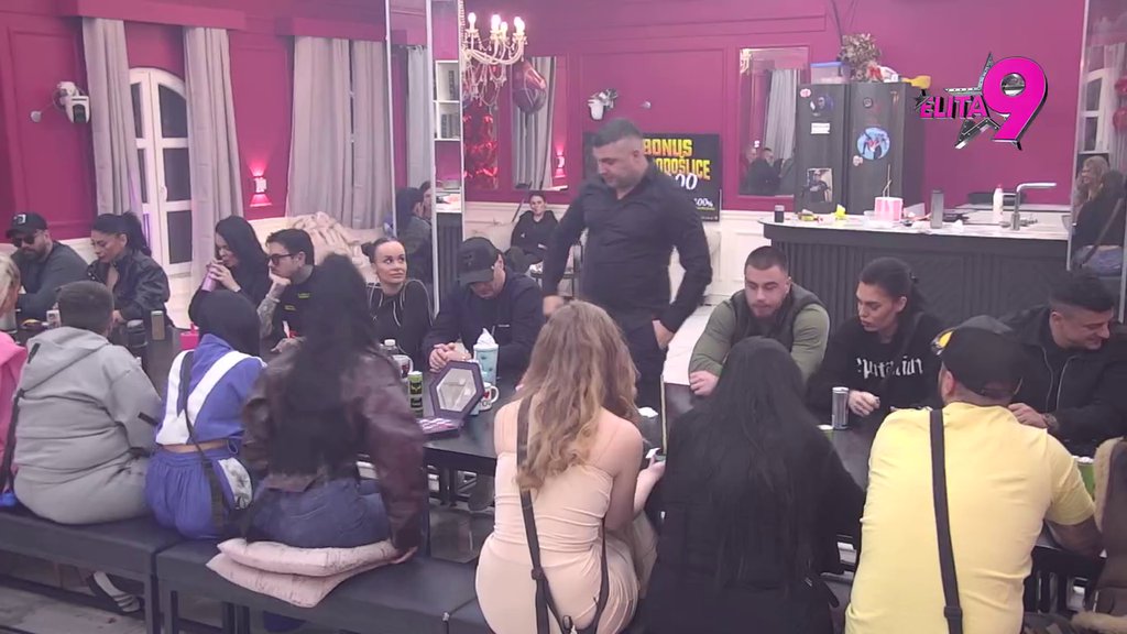 Nora ima mamu, a ti se zapitaj kakva je tvoja: Maja pokušala da ponizi Aneli i demolira je, pa dobila HLADAN tuš i povratnu (VIDEO)