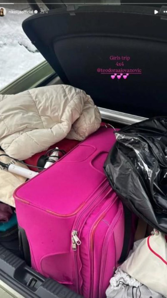 OTPRATILA RELJU SA INSTAGRAMA, SPAKOVALA KOFERE, PA POKAZALA GDE SAD BORAVI! U jeku skandala zbog navodne afere svog muža, Nikolija napustila dom, evo sa kim je (FOTO)