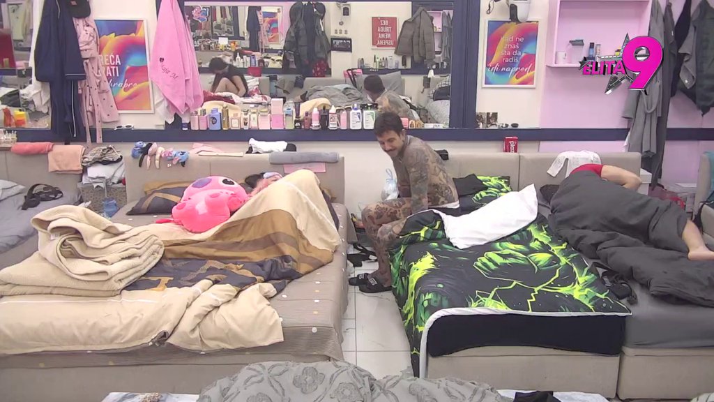 Zadovoljila se mrvicama: Maja progutala sva Filipova poniženja, pa ponovo završila sa njim u krevetu (VIDEO)