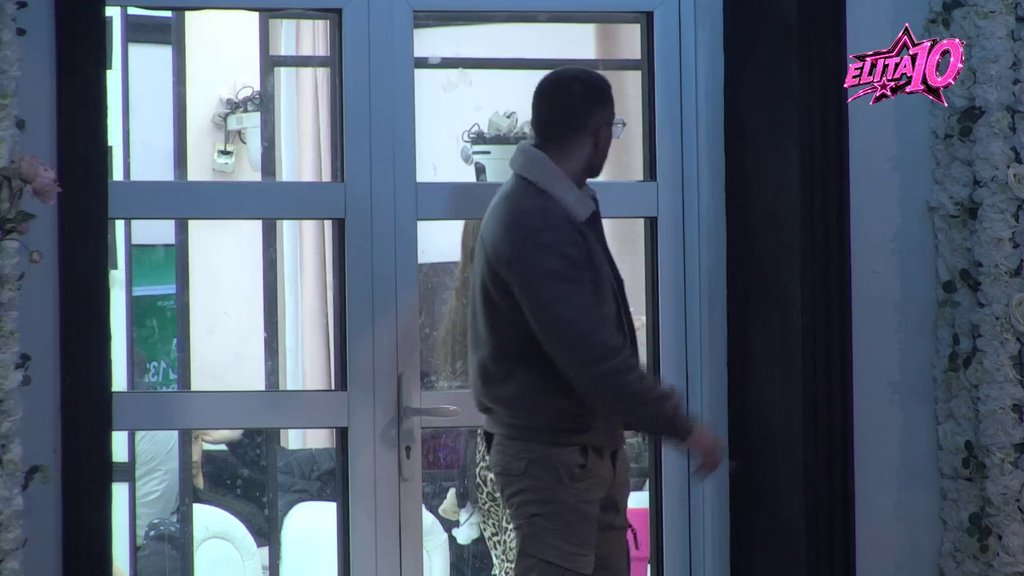 Njen otac mi je plakao, izbacivala ga je iz kuće... Marko Stefanović izneo šok tvrdnje na račun porodice Sanje Grujić! Učesnici ostali u šoku, isplivao sav prljav veš iz njihovog odnosa! (VIDEO)