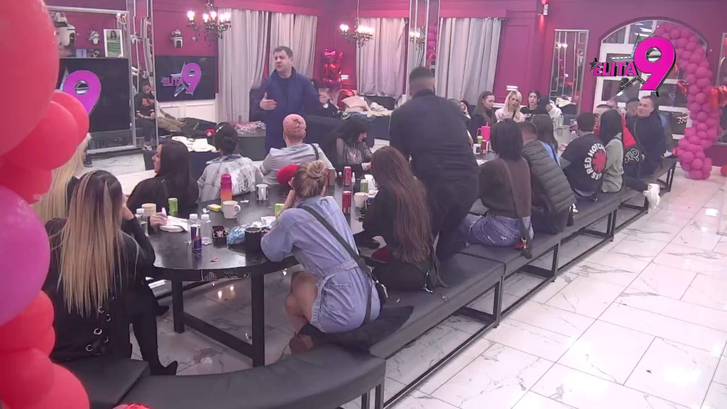 ORI SE BELA KUĆA! Učesnici na nogaba zbog Bebice i Teodore, šokirani njihovim odnosom, smatraju da su prešli sve GRANICE! (VIDEO)