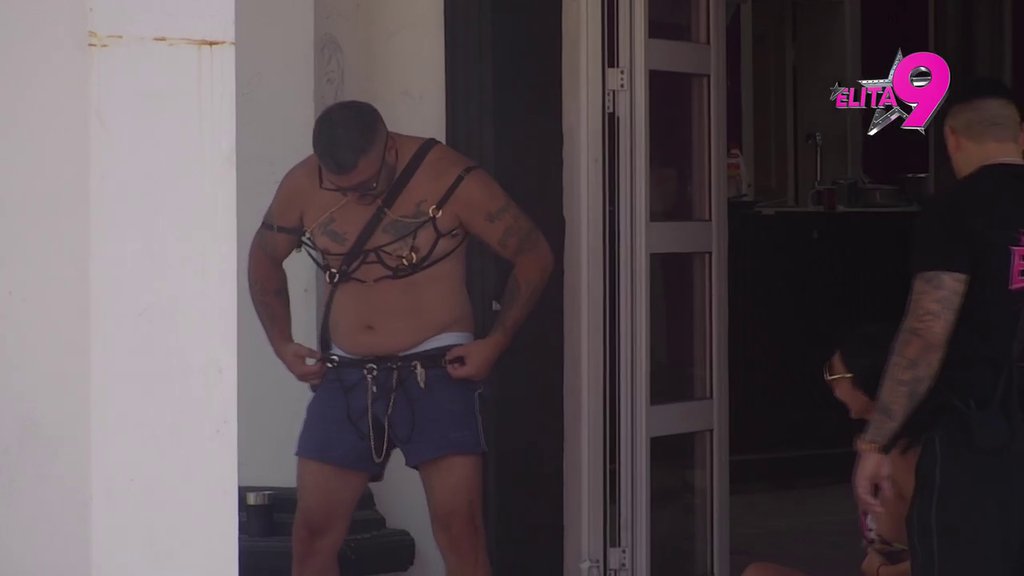 Moja Mevlida sad gleda OVE GAĆE! Asmin probao Majino s*ksi donje rublje, pa poručio: Ovo da obučeš kad dođem za bauštele! (VIDEO)