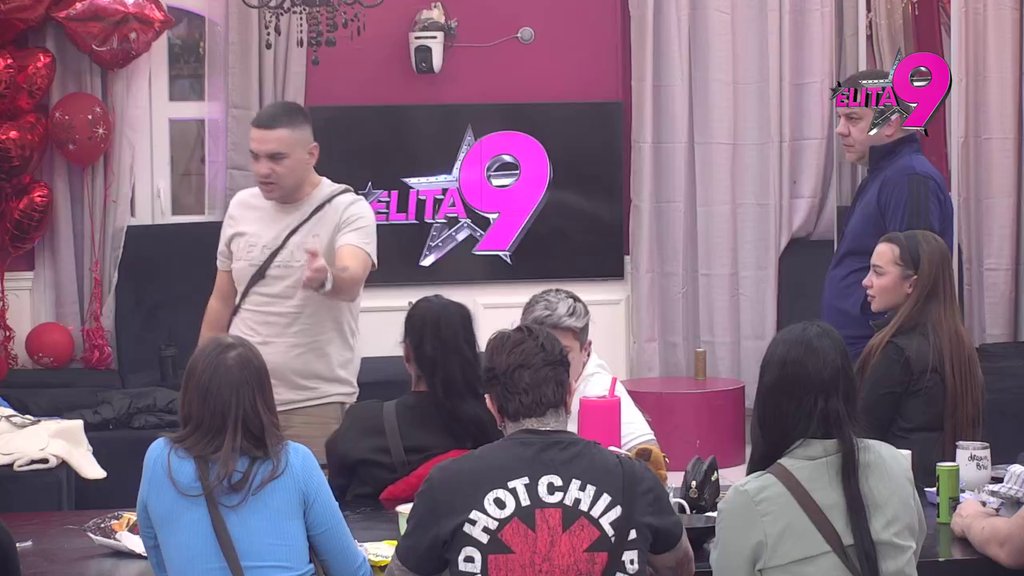 ORI SE BELA KUĆA! Učesnici na nogaba zbog Bebice i Teodore, šokirani njihovim odnosom, smatraju da su prešli sve GRANICE! (VIDEO)