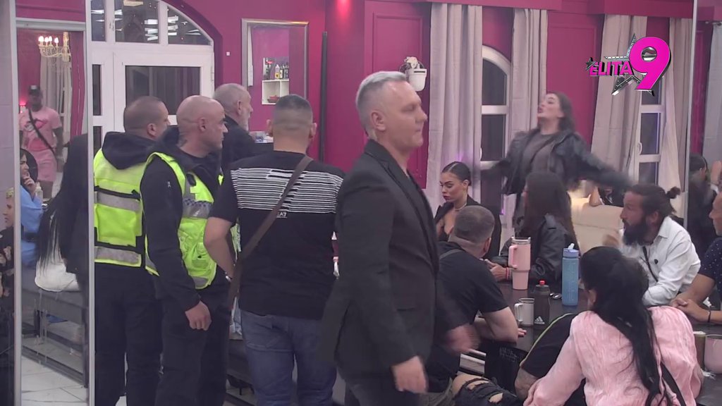 Obezbeđenje preplavilo Belu kuću: Bukti rat na dva fronta, Anastasija ispolivala Boginju, Bora prosipa najteže uvrede (VIDEO)